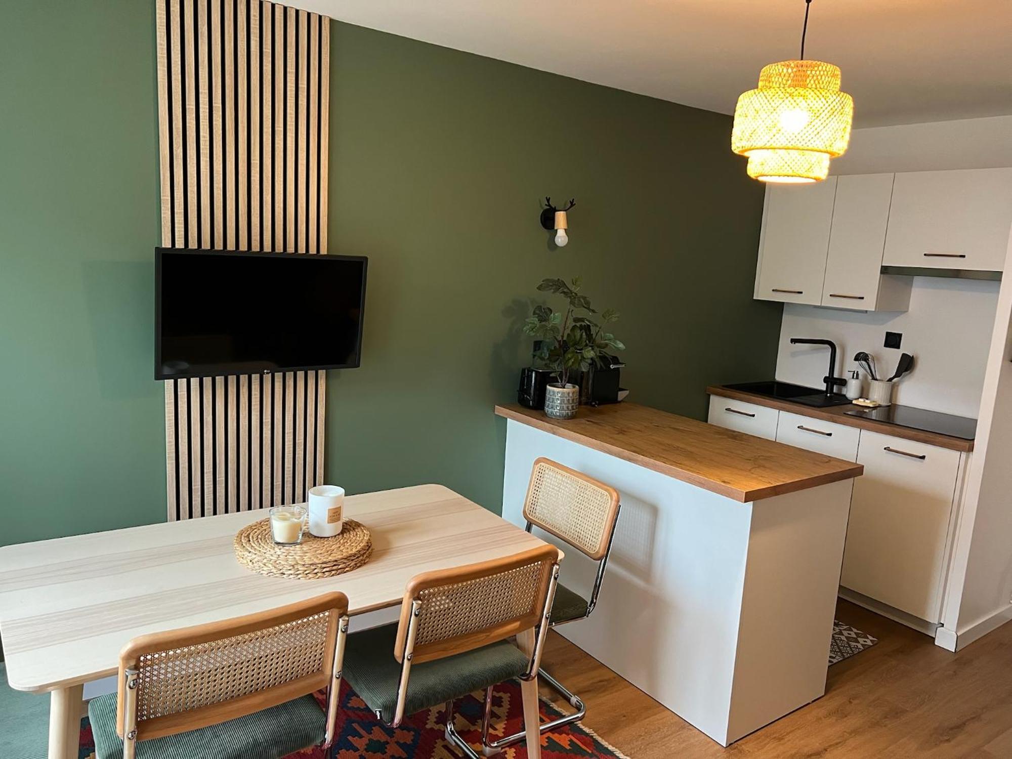 Apartamento Sacaron24, T2 Bis, Centre Luchon, Wifi, Parking Bagnères-de-Luchon Exterior foto
